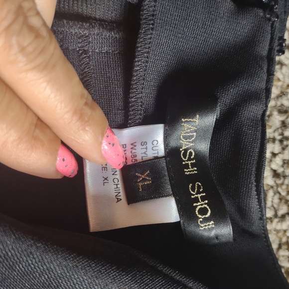 Woman's dress - Picture 5 of 7